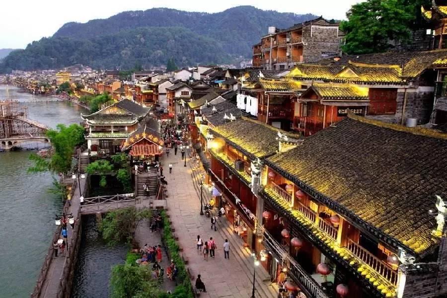 解惑交流,这雨中的绿色在画家的调色板上是很难调出来的改为反问句?答疑平台